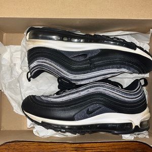 Woman’s air max 97